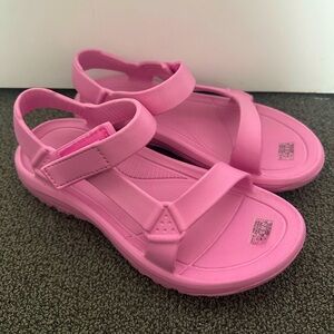 NWT Teva Hurricane Drift Women’s Sandals in Rosebloom